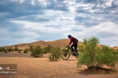 Dasht-e-kavir-desert-cycling-tour-Iran-1046-03