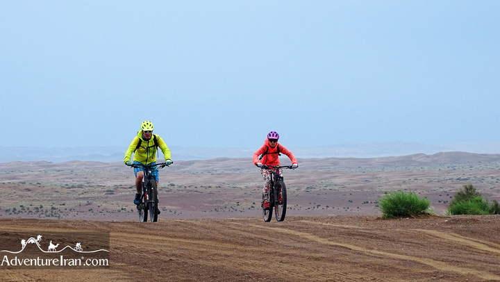 Dasht-e-kavir-desert-cycling-tour-Iran-1046-05