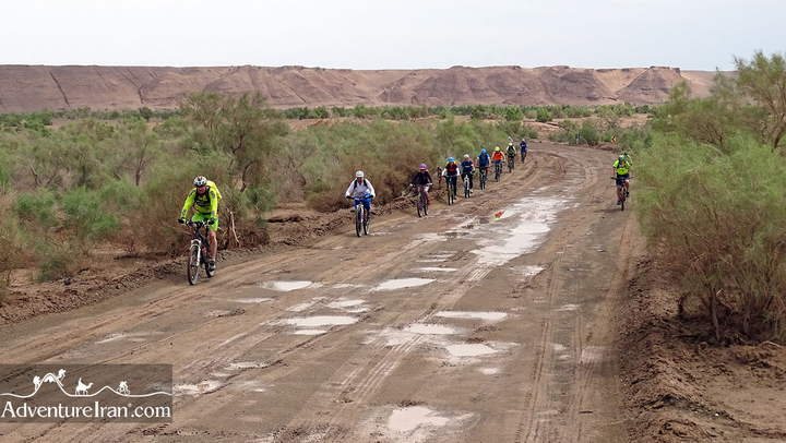 Dasht-e-kavir-desert-cycling-tour-Iran-1046-07