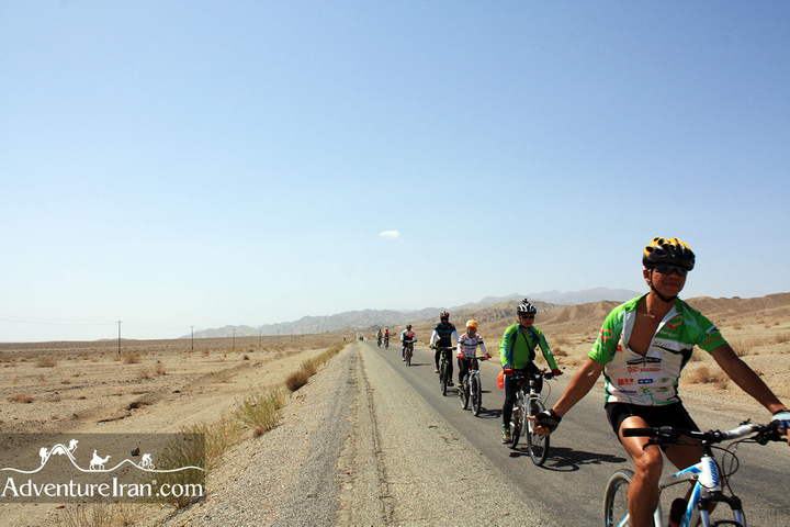 Dasht-e-kavir-desert-cycling-tour-Iran-1046-17