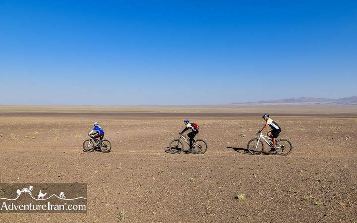 Dasht-e-kavir-desert-cycling-tour-Iran-1046-22