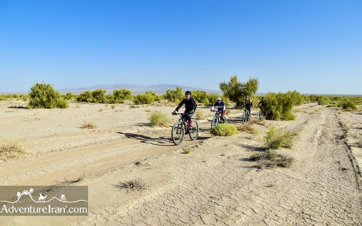 Dasht-e-kavir-desert-cycling-tour-Iran-1046-23