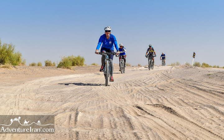 Dasht-e-kavir-desert-cycling-tour-Iran-1046-25