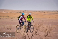 Jandagh-mesr-aroosan-dasht-e-kavir-desert-cycling-Iran-1079-01