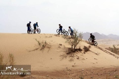 Jandagh-mesr-aroosan-dasht-e-kavir-desert-cycling-Iran-1079-12