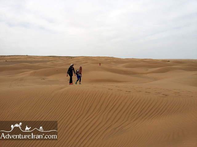 Jandagh-mesr-aroosan-dasht-e-kavir-desert-trekking-Iran-1081-05