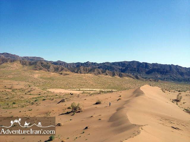Jandagh-mesr-aroosan-dasht-e-kavir-desert-trekking-Iran-1081-10