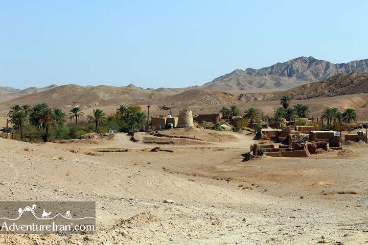 Jandagh-mesr-aroosan-dasht-e-kavir-desert-trekking-Iran-1081-36