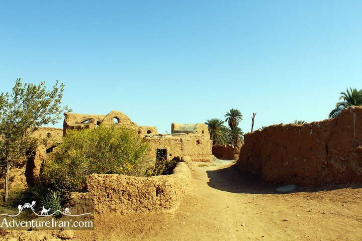 Jandagh-mesr-aroosan-dasht-e-kavir-desert-trekking-Iran-1081-37