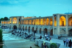 Khajoo-bridge-Esfahan-Iran-1096-02