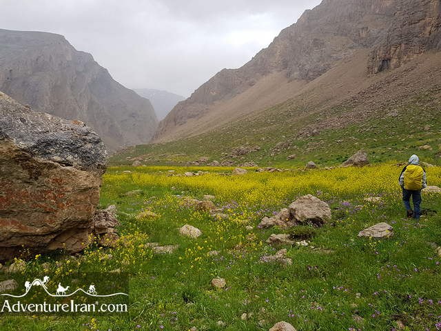 Lar-national-park-hiking-Iran-1109-01