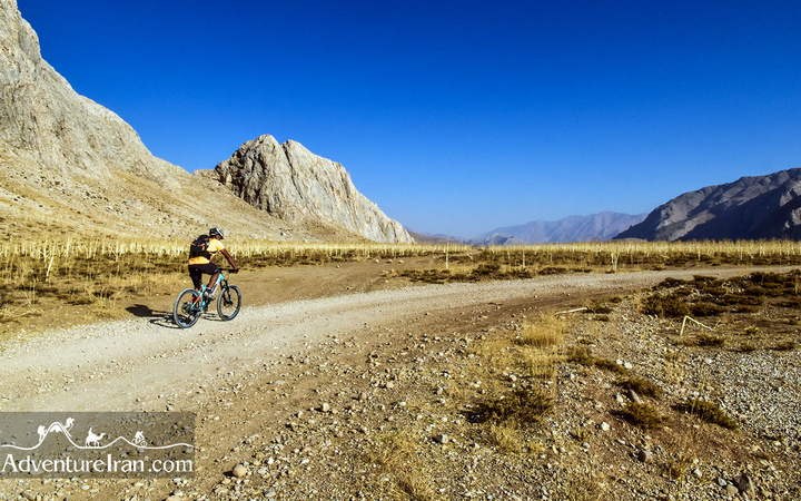 Lar-national-park-mountain-biking-Iran-1110-24