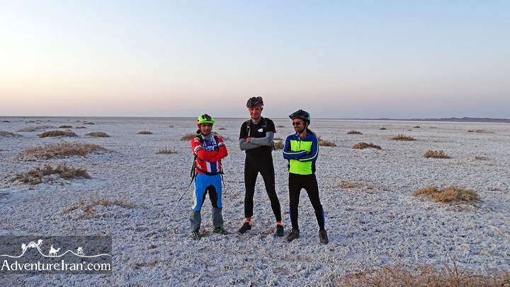 Maranjab-desert-dasht-e-kavir-cycling-tour-Iran-1119-04