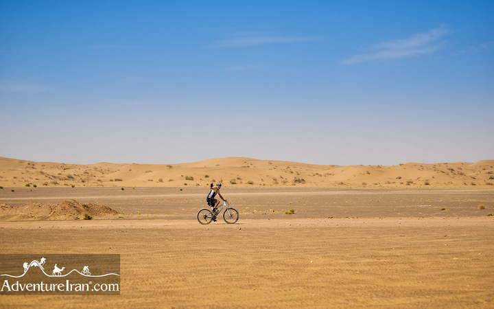 Maranjab-desert-dasht-e-kavir-cycling-tour-Iran-1119-26