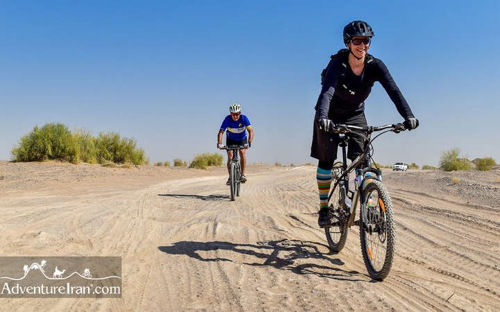 Maranjab-desert-dasht-e-kavir-cycling-tour-Iran-1119-27