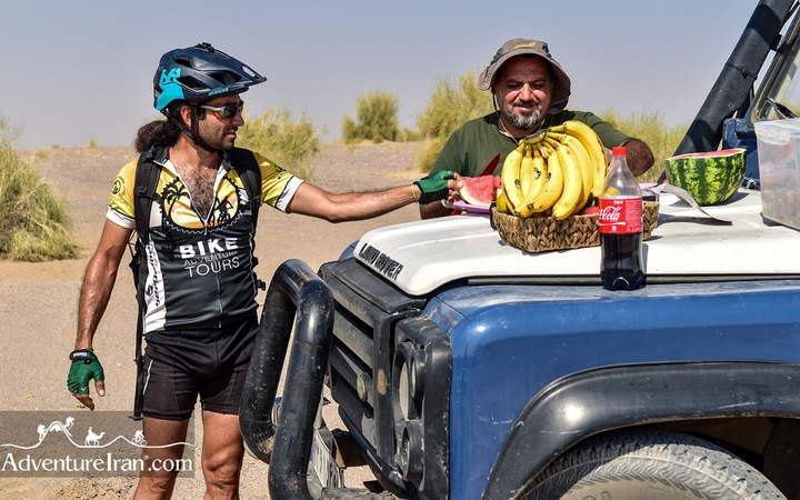 Maranjab-desert-dasht-e-kavir-cycling-tour-Iran-1119-28