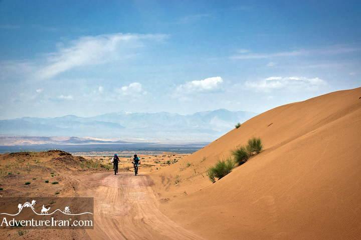 Maranjab-desert-dasht-e-kavir-cycling-tour-Iran-1119-35