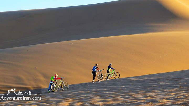 Maranjab-desert-dasht-e-kavir-cycling-tour-Iran-1119-39