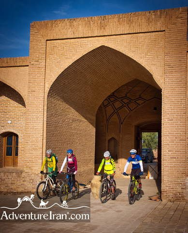 Maranjab-desert-dasht-e-kavir-cycling-tour-Iran-1119-45
