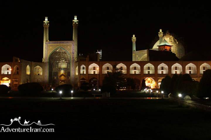 Emam-square-naghsh-e-jahan-Esfahan-Iran-1123-02