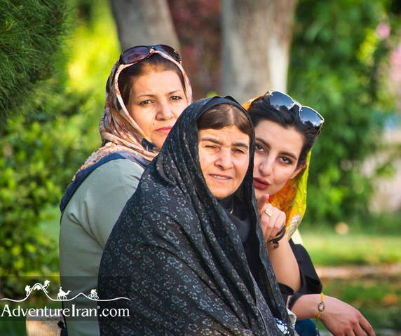 Shirazi-people-in-Park-People-Persian-Iranian-1220