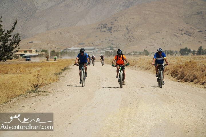 Persepolis-Pasargadae-Shiraz-Fars-cycling-Iran-1139-08