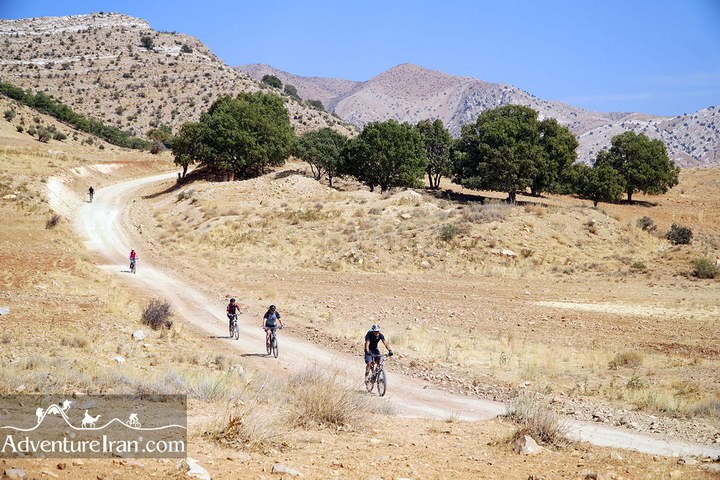 Persepolis-Pasargadae-Shiraz-Fars-cycling-Iran-1139-15