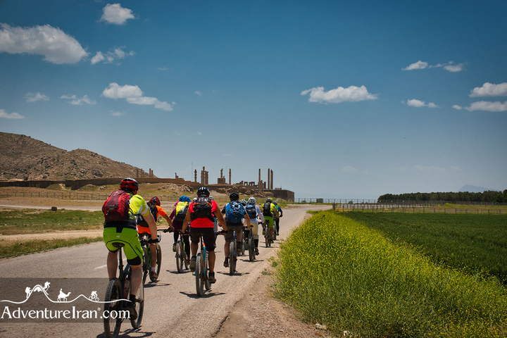 Persepolis-Pasargadae-Shiraz-Fars-cycling-Iran-1139-27