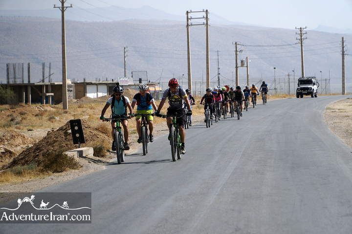Persepolis-Pasargadae-Shiraz-Fars-cycling-Iran-1139-34